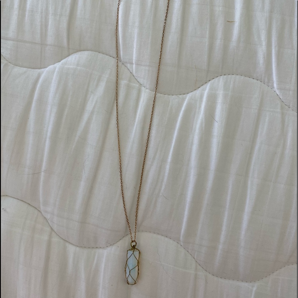 brandy melville quartz point necklace